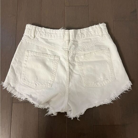 Zara white denim shorts - size 6, fits like a 4* - Picture 3 of 3